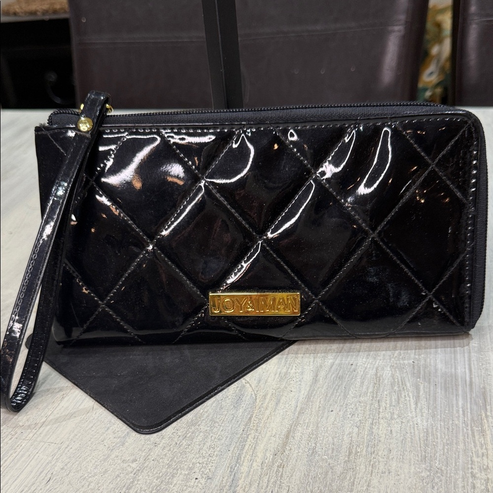 Black Patent Quilted Wristlet